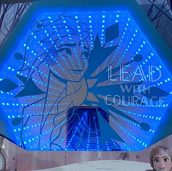 Frozen II Elsa Infiniti Mirror Light NWT - Picture 4 of 7